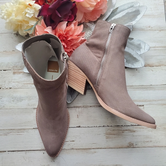 Womens boots - Picture 2 of 8